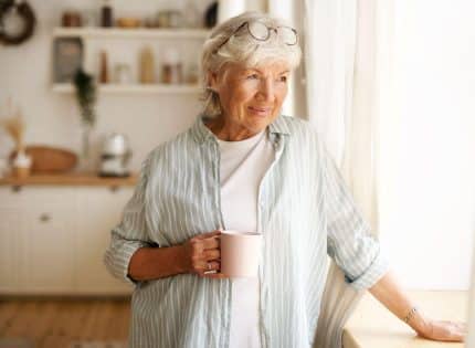 6 façons simples de rendre un logement sûr pour les personnes âgées