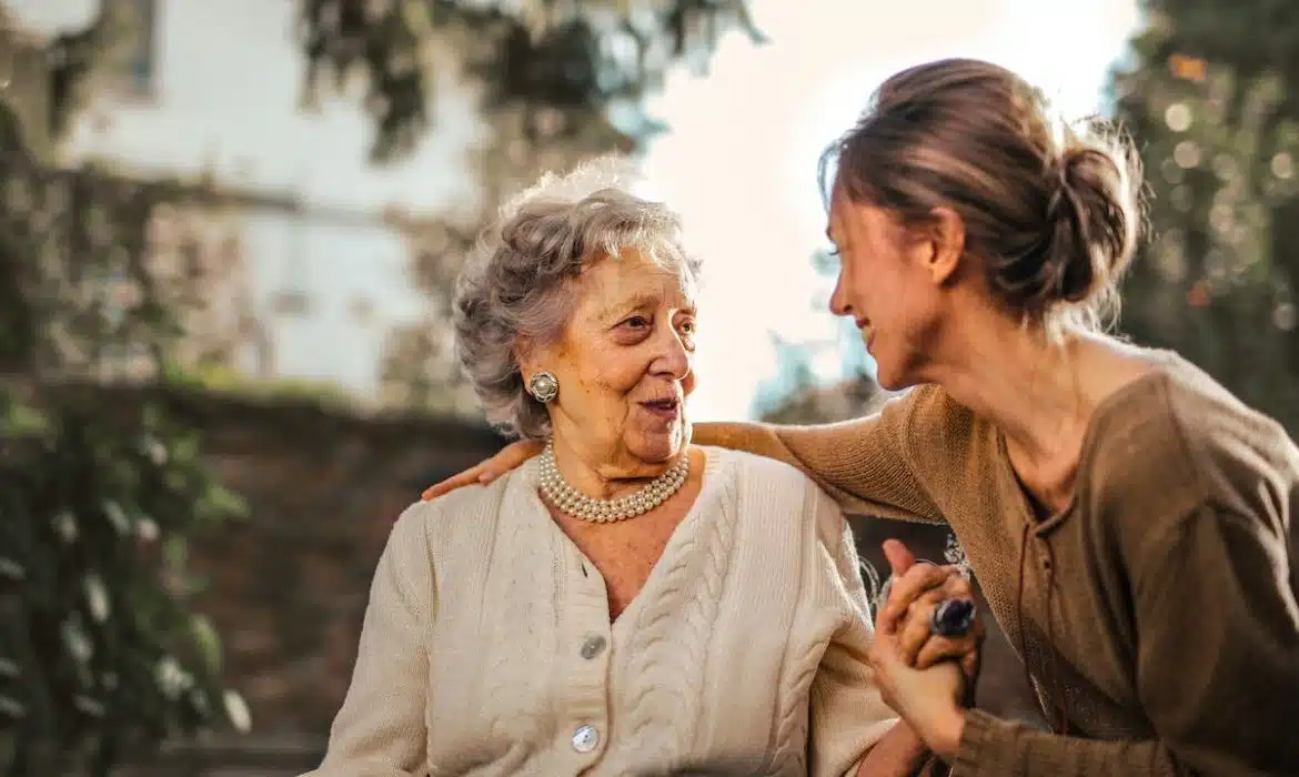 Maintenir une bonne santé mentale chez les seniors : astuces et stratégies pour prévenir la dépression et l’anxiété