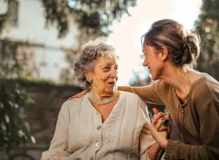 Maintenir une bonne santé mentale chez les seniors : astuces et stratégies pour prévenir la dépression et l’anxiété