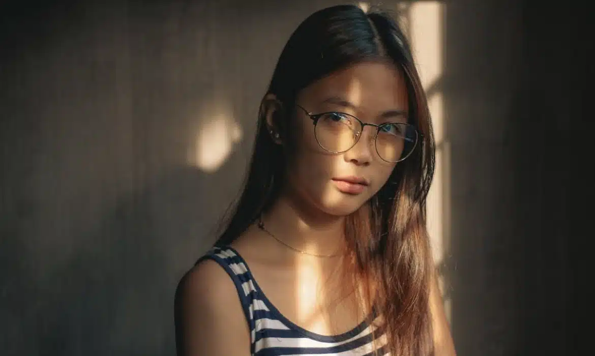 Les lunettes de vue pour les ados : zoom sur les montures en titane