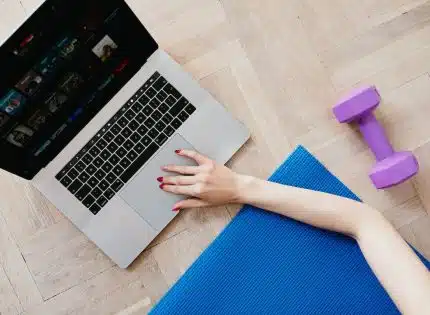 Les formations en ligne pour acquérir les compétences nécessaires pour devenir pharmacienne sans diplôme