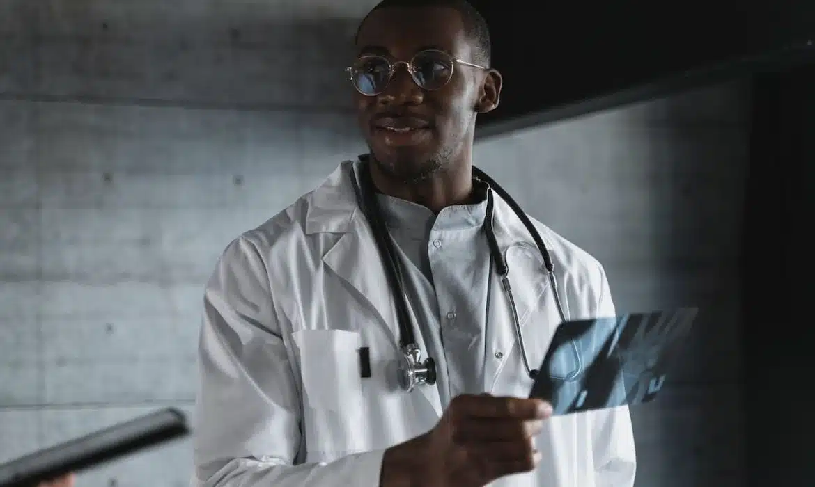 Les blouses médicales idéales pour les étudiants en médecine et les internes