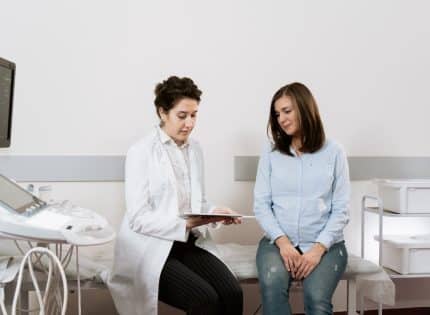 L’indispensable suivi médical pendant la grossesse : les rendez-vous réguliers à ne pas négliger