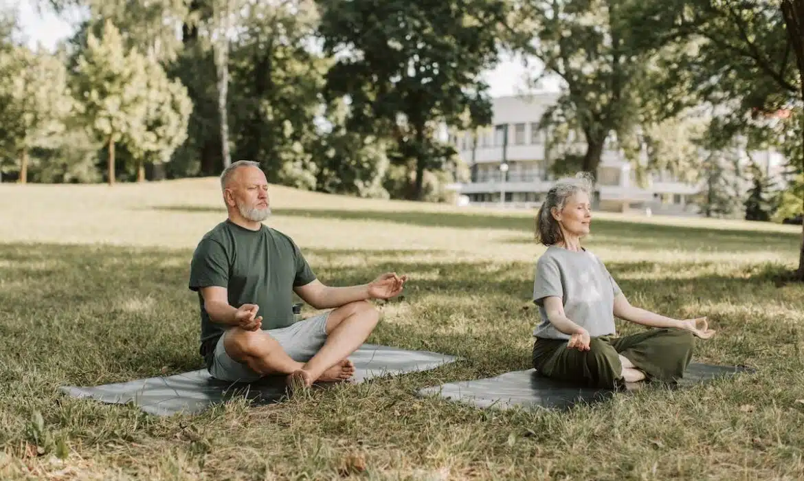 Les bienfaits de la méditation et de la relaxation pour les seniors : une cure de bien-être pour tous les âges