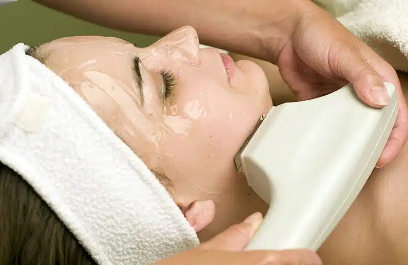 Avis: lumière pulsée, une alternative intéressante aux traitements conventionnels de l’acné ?