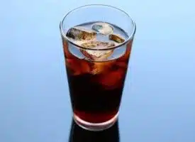 Mythes et réalités sur le coca comme remède contre le mal de gorge