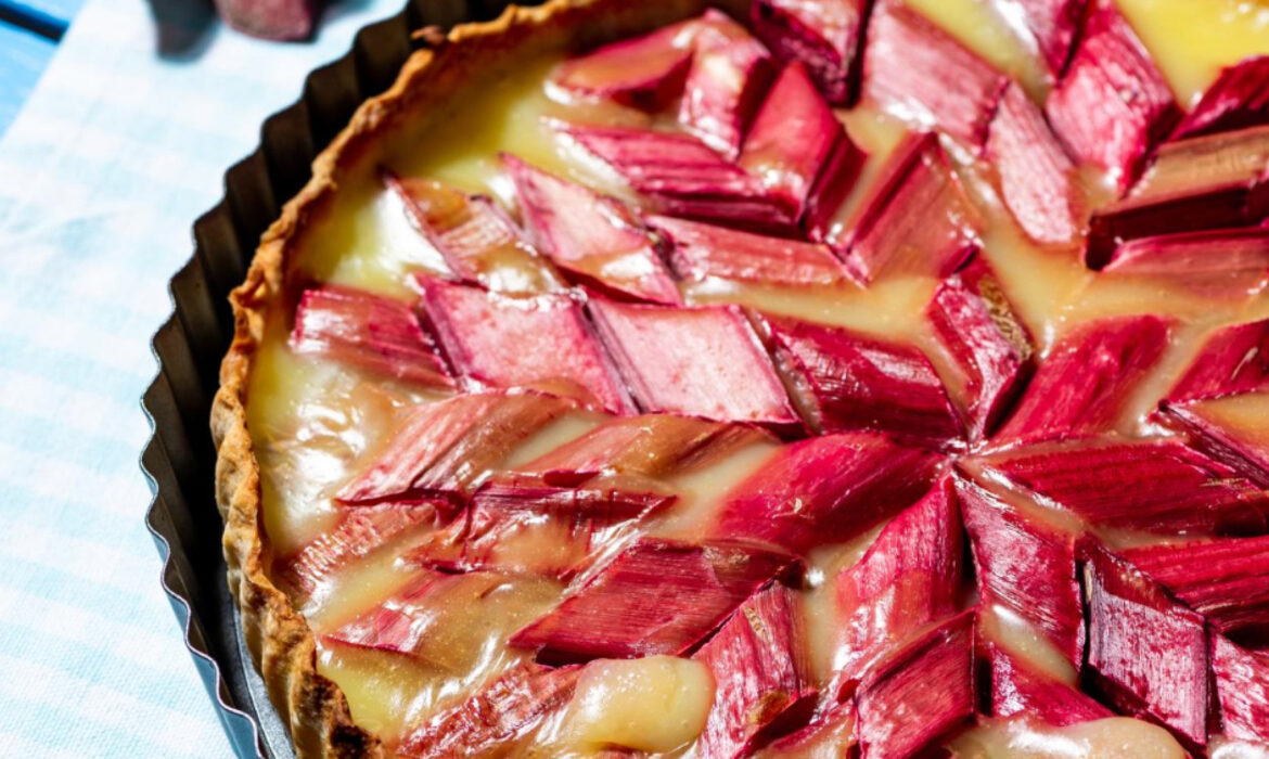 Le clafoutis à la rhubarbe : idéal pour éblouir vos invités !
