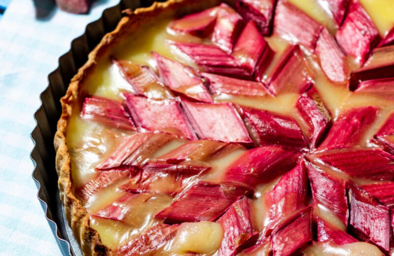 Le clafoutis à la rhubarbe : idéal pour éblouir vos invités !