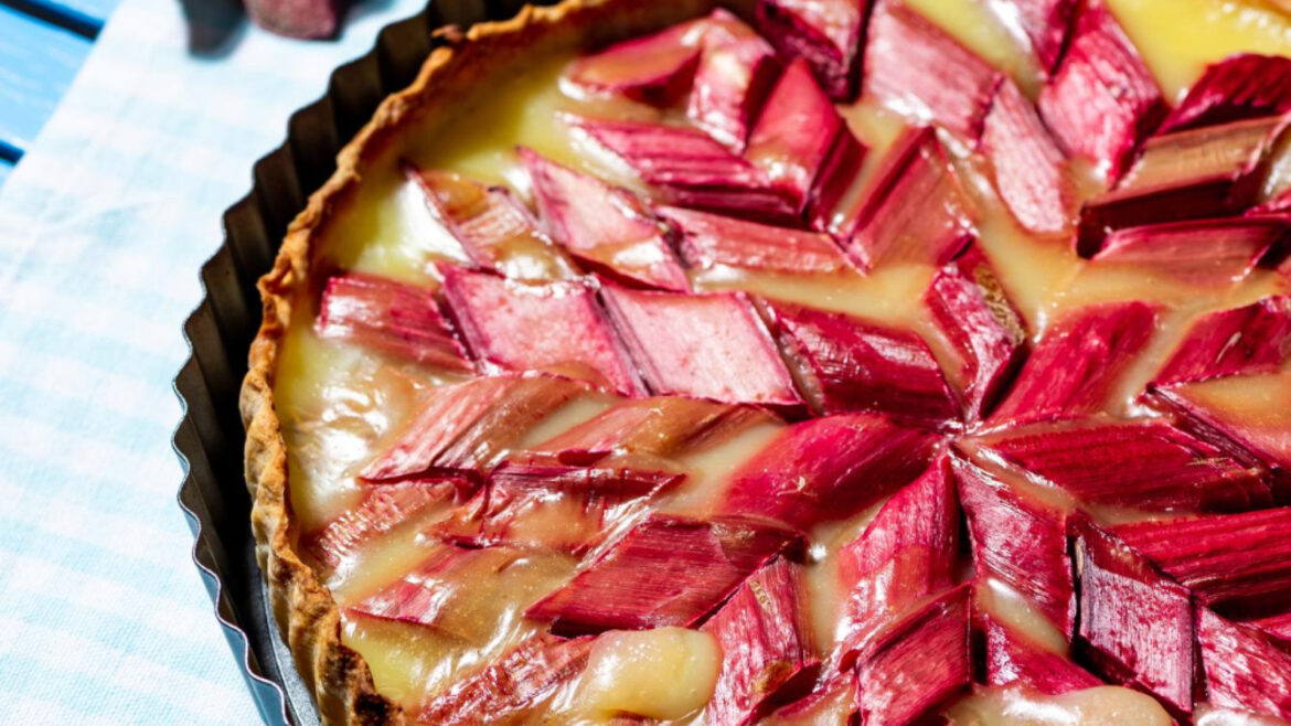 Le clafoutis à la rhubarbe : idéal pour éblouir vos invités !